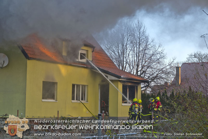 20241201_Mann stirbt bei verehrenden Wohnhausbrand in Landegg Gemeinde Pottendorf Noe Foto: Stefan Schneider BFKDO BADEN 20241201_Mann stirbt bei verehrenden Wohnhausbrand in Landegg Gemeinde Pottendorf Noe Foto: Stefan Schneider BFKDO BADEN