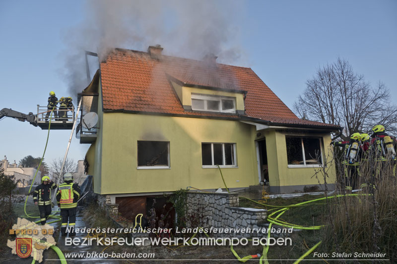 20241201_Mann stirbt bei verehrenden Wohnhausbrand in Landegg Gemeinde Pottendorf Noe Foto: Stefan Schneider BFKDO BADEN 20241201_Mann stirbt bei verehrenden Wohnhausbrand in Landegg Gemeinde Pottendorf Noe Foto: Stefan Schneider BFKDO BADEN