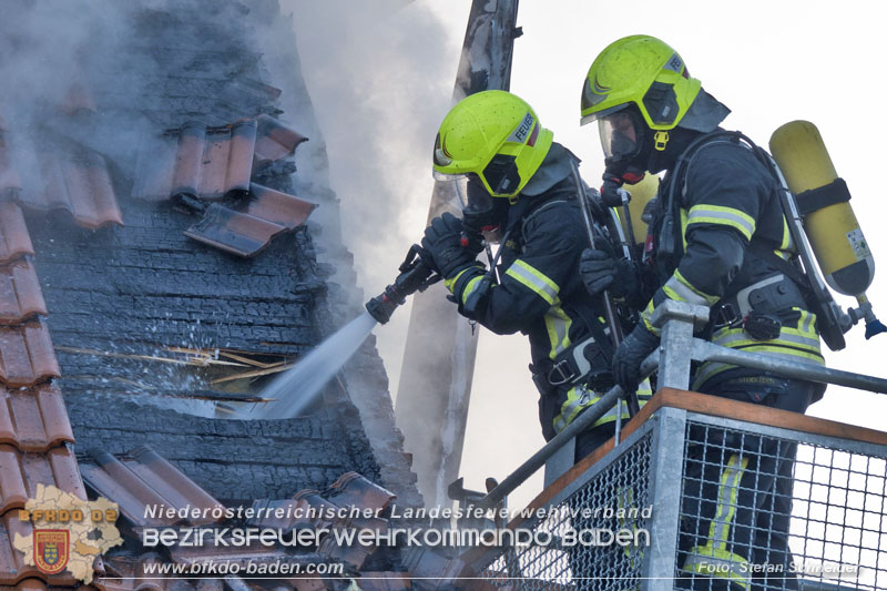 20241201_Mann stirbt bei verehrenden Wohnhausbrand in Landegg Gemeinde Pottendorf Noe Foto: Stefan Schneider BFKDO BADEN 20241201_Mann stirbt bei verehrenden Wohnhausbrand in Landegg Gemeinde Pottendorf Noe Foto: Stefan Schneider BFKDO BADEN
