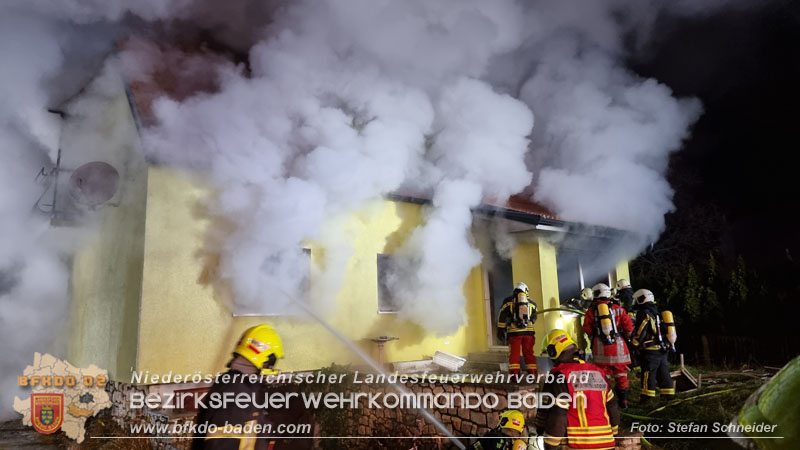20241201_Mann stirbt bei verehrenden Wohnhausbrand in Landegg Gemeinde Pottendorf Noe Foto: Stefan Schneider BFKDO BADEN 20241201_Mann stirbt bei verehrenden Wohnhausbrand in Landegg Gemeinde Pottendorf Noe Foto: Stefan Schneider BFKDO BADEN
