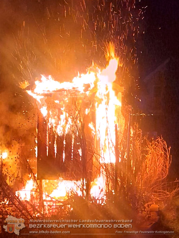 20241202_Nächtlicher Hüttenbrand in Kottingbrunn  Foto: Marcus Sxhwarz FF Kottingbrunn