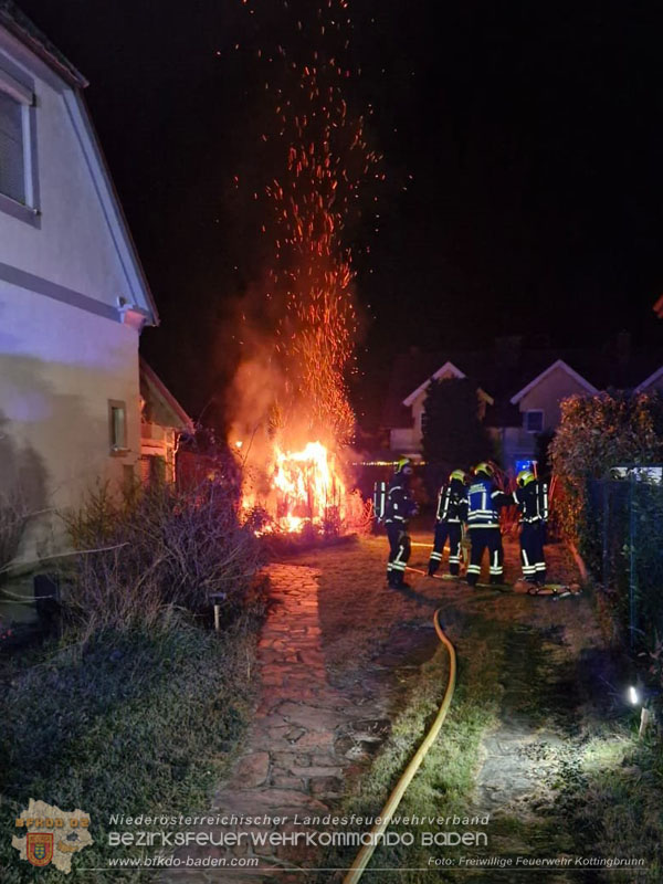 20241202_Nächtlicher Hüttenbrand in Kottingbrunn  Foto: Marcus Sxhwarz FF Kottingbrunn