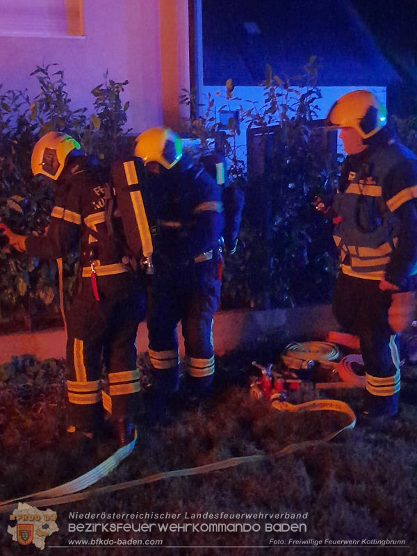 20241202_Nächtlicher Hüttenbrand in Kottingbrunn Foto: Marcus Sxhwarz FF Kottingbrunn