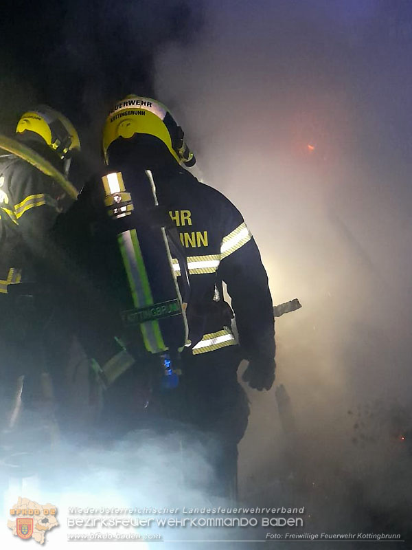 20241202_Nächtlicher Hüttenbrand in Kottingbrunn Foto: Marcus Sxhwarz FF Kottingbrunn