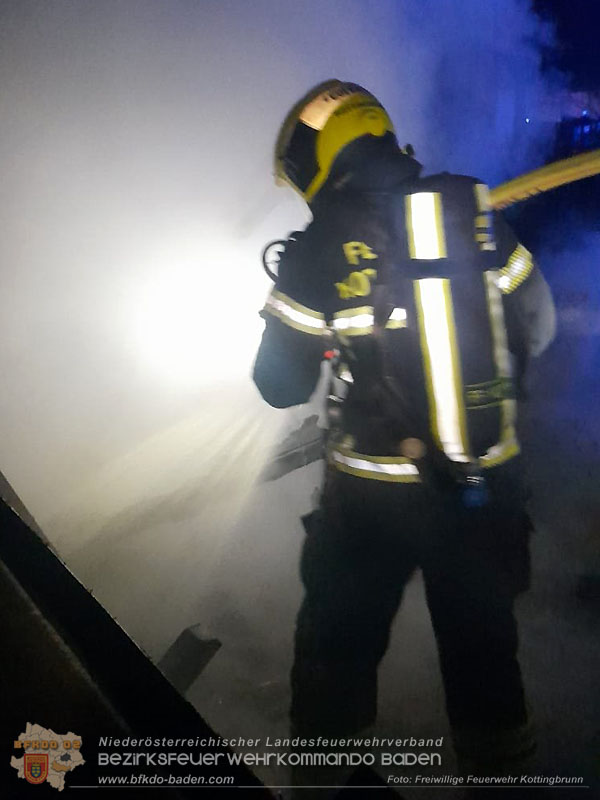 20241202_Nächtlicher Hüttenbrand in Kottingbrunn Foto: Marcus Sxhwarz FF Kottingbrunn