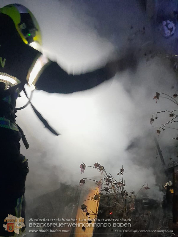 20241202_Nächtlicher Hüttenbrand in Kottingbrunn Foto: Marcus Sxhwarz FF Kottingbrunn