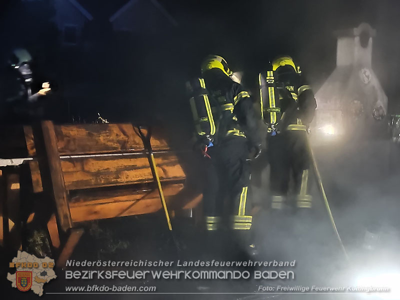 20241202_Nächtlicher Hüttenbrand in Kottingbrunn Foto: Marcus Sxhwarz FF Kottingbrunn