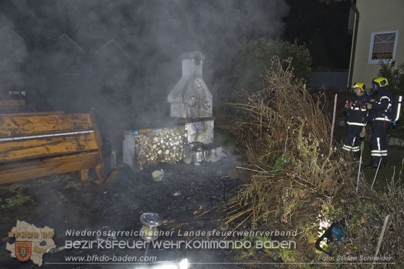 20241202_Nächtlicher Hüttenbrand in Kottingbrunn  Foto: Stefan Schneider BFKDO BADEN