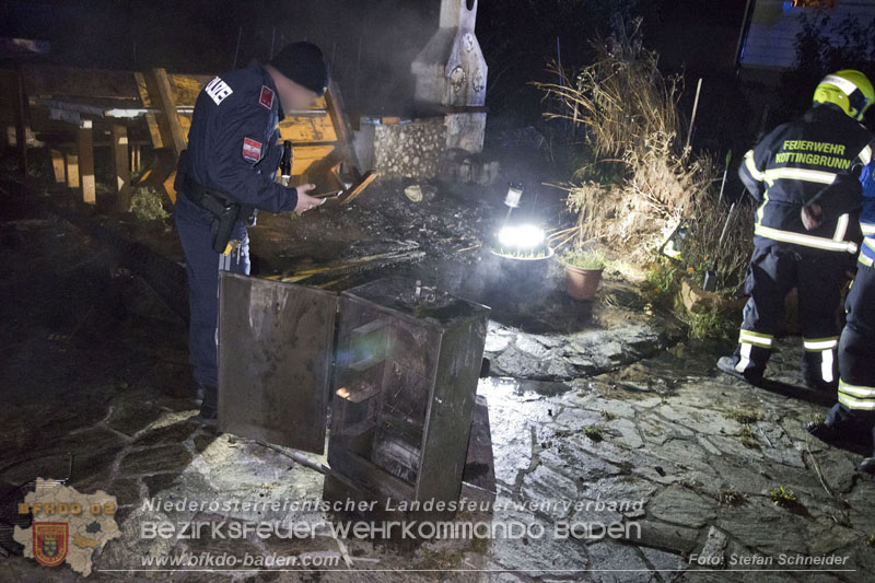 20241202_Nächtlicher Hüttenbrand in Kottingbrunn  Foto: Stefan Schneider BFKDO BADEN