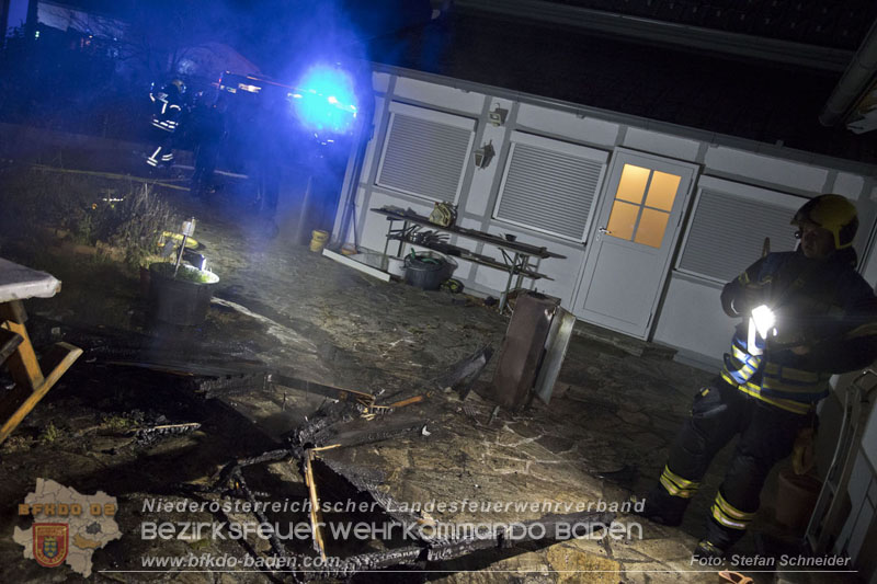 20241202_Nächtlicher Hüttenbrand in Kottingbrunn  Foto: Stefan Schneider BFKDO BADEN
