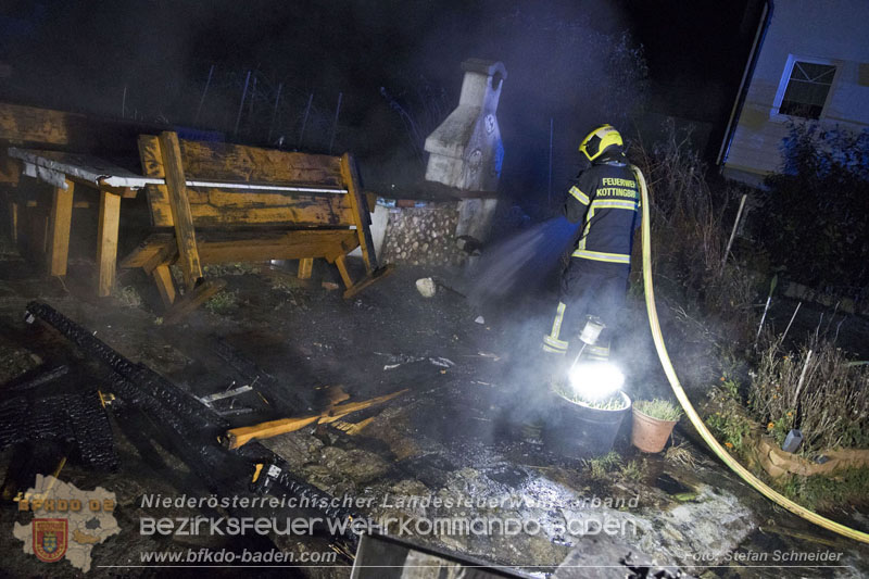20241202_Nächtlicher Hüttenbrand in Kottingbrunn  Foto: Stefan Schneider BFKDO BADEN