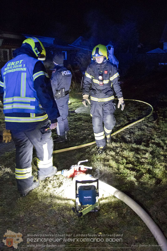 20241202_Nächtlicher Hüttenbrand in Kottingbrunn  Foto: Stefan Schneider BFKDO BADEN