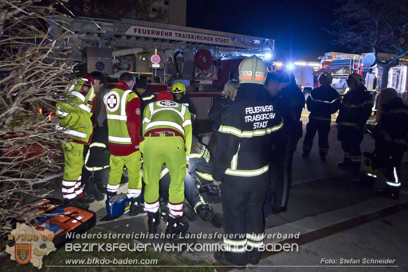 20241204_Feuerwehr rettet Katze aus Brandwohnung in Traiskirchen-Möllersdorf Foto: Stefan Schneider BFKDO BADEN