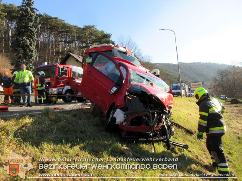 20241205_Pkw gegen Lkw auf der B18 - eine Schwerverletzte   Foto: ASB Markus Hackl FF Pottenstein