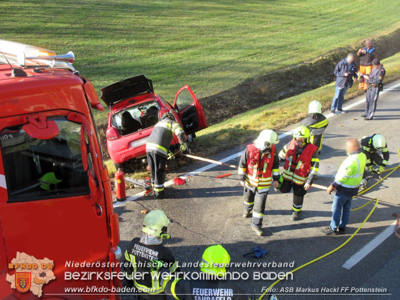20241205_Pkw gegen Lkw auf der B18 - eine Schwerverletzte   Foto: ASB Markus Hackl FF Pottenstein
