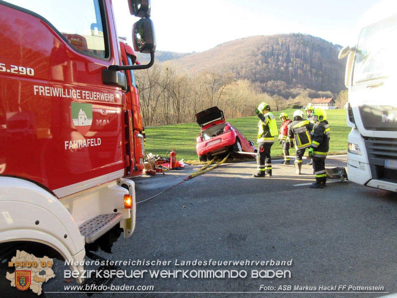 20241205_Pkw gegen Lkw auf der B18 - eine Schwerverletzte   Foto: ASB Markus Hackl FF Pottenstein