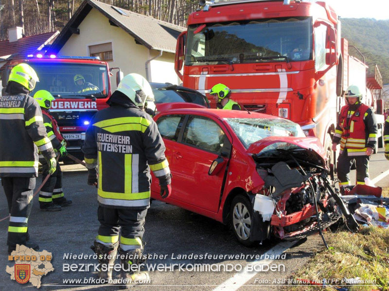20241205_Pkw gegen Lkw auf der B18 - eine Schwerverletzte   Foto: ASB Markus Hackl FF Pottenstein