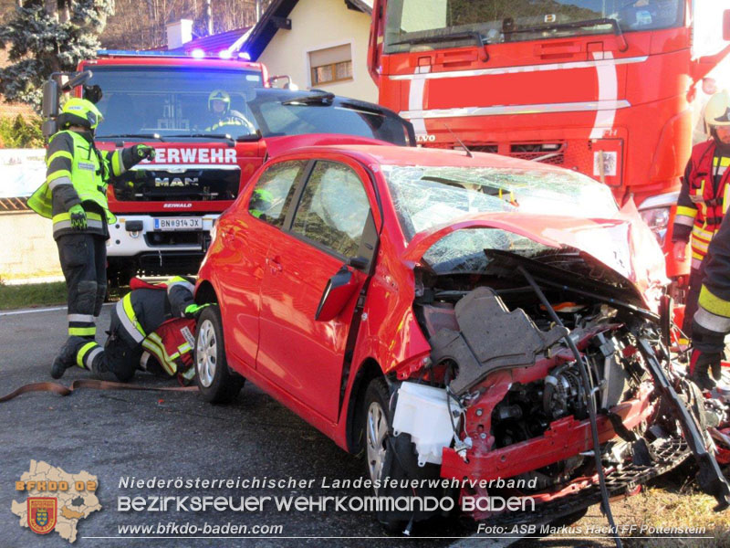 20241205_Pkw gegen Lkw auf der B18 - eine Schwerverletzte   Foto: ASB Markus Hackl FF Pottenstein