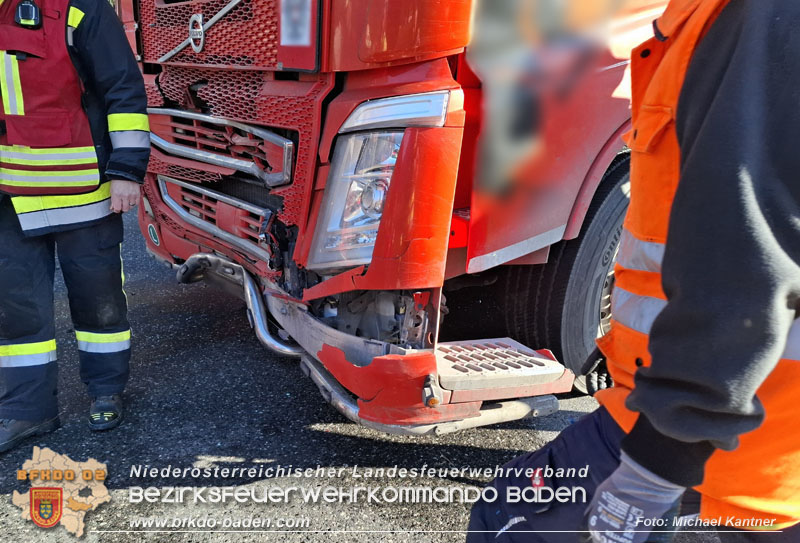 20241205_Pkw gegen Lkw auf der B18 - eine Schwerverletzte   Foto: Michael Kantner RD