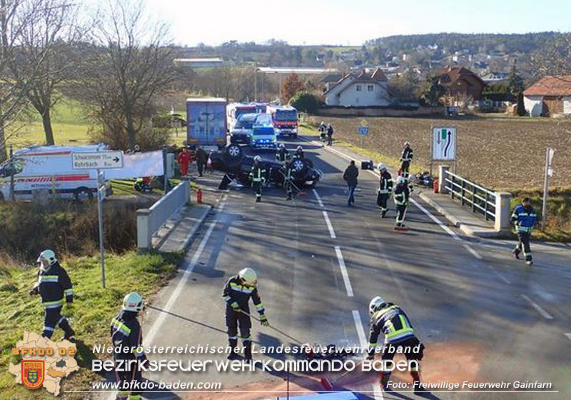 20241207 Verkehrsunfall auf der LB212 zwischen Gainfarn und Großau  Foto: Freiwillige Feuerwehr Gainfarn