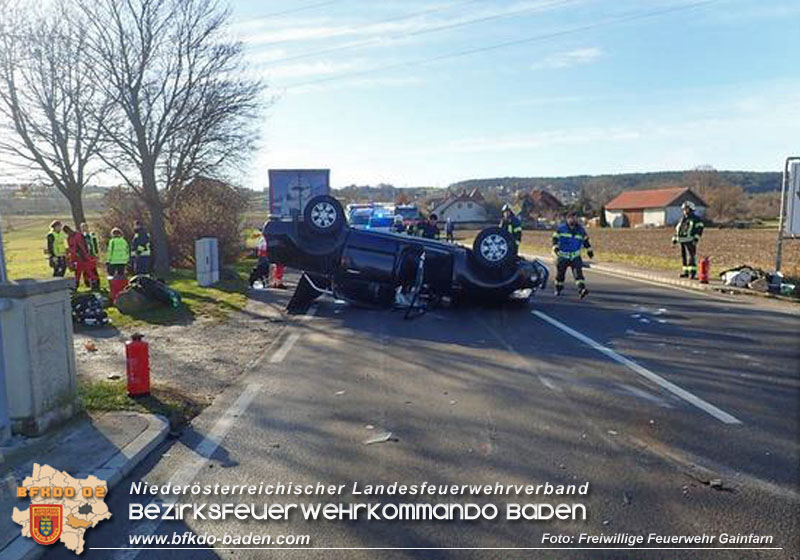 20241207 Verkehrsunfall auf der LB212 zwischen Gainfarn und Großau  Foto: Freiwillige Feuerwehr Gainfarn