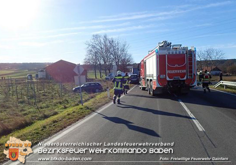 20241207 Verkehrsunfall auf der LB212 zwischen Gainfarn und Großau  Foto: Freiwillige Feuerwehr Gainfarn