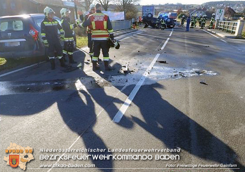 20241207 Verkehrsunfall auf der LB212 zwischen Gainfarn und Großau  Foto: Freiwillige Feuerwehr Gainfarn