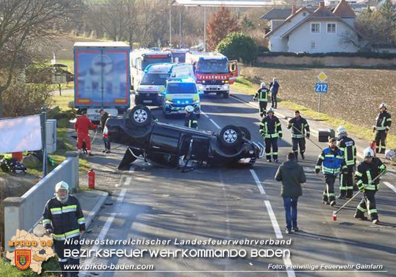 20241207 Verkehrsunfall auf der LB212 zwischen Gainfarn und Großau  Foto: Freiwillige Feuerwehr Gainfarn