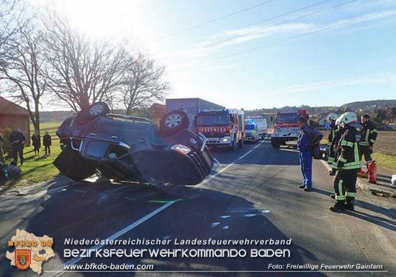 20241207 Verkehrsunfall auf der LB212 zwischen Gainfarn und Großau  Foto: Freiwillige Feuerwehr Gainfarn