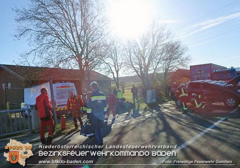 20241207 Verkehrsunfall auf der LB212 zwischen Gainfarn und Großau  Foto: Freiwillige Feuerwehr Gainfarn