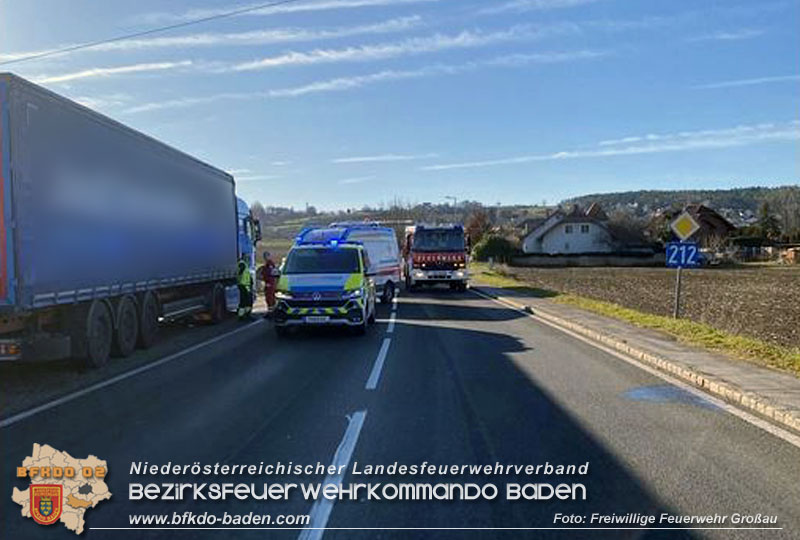 20241207 Verkehrsunfall auf der LB212 zwischen Gainfarn und Großau  Foto: Freiwillige Feuerwehr Großau