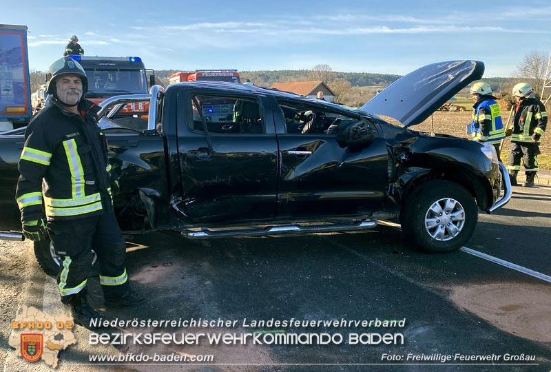 20241207 Verkehrsunfall auf der LB212 zwischen Gainfarn und Großau  Foto: Freiwillige Feuerwehr Großau
