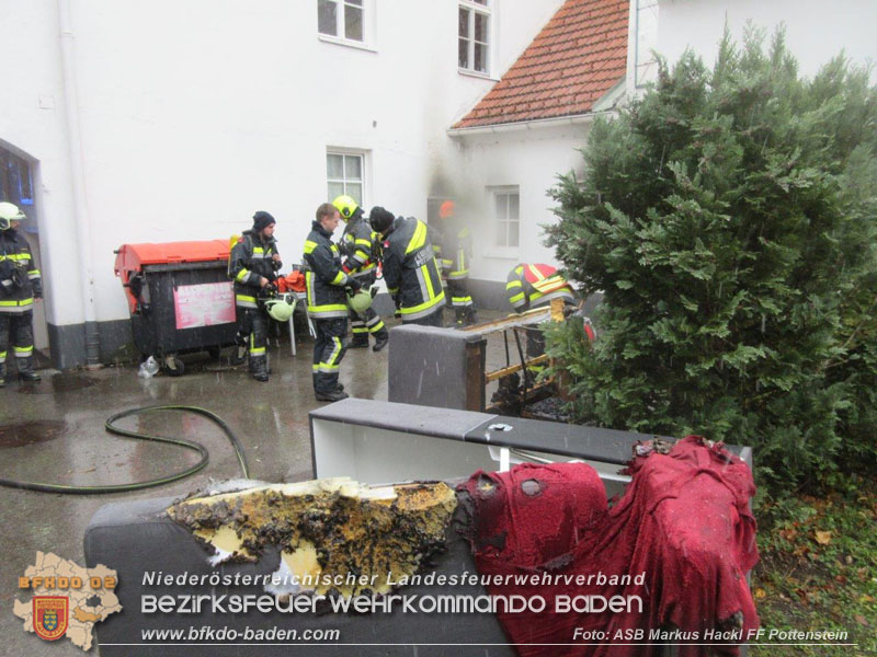 20241209_Wohnungsbrand am Hauptplatz Pottenstein   Foto: ASB Markus Hackl FF Pottenstein