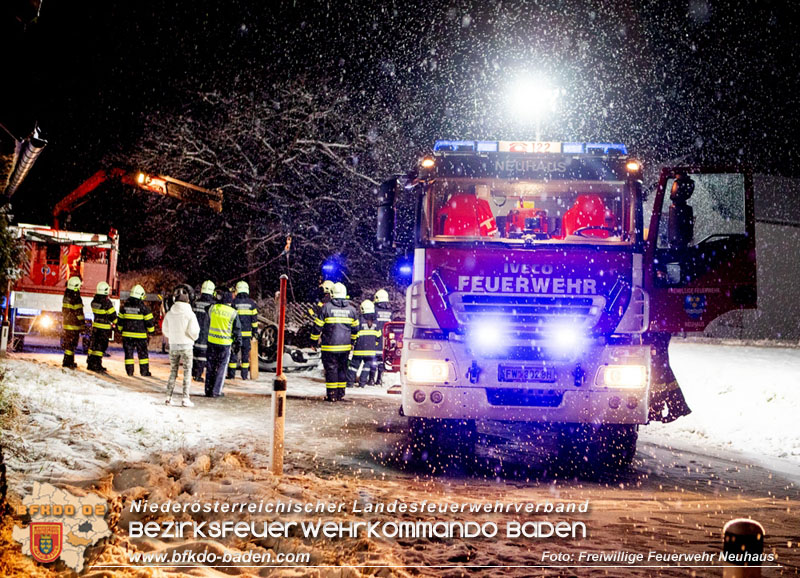 20241209_Verkehrsunfall bei Schneefall in Schwarzensee Fotos: OBI Torsten Hellmig, SB Petra Zakovsky, BM Brigitte Fischer FF Neuhaus 20241209_Verkehrsunfall bei Schneefall in Schwarzensee Fotos: OBI Torsten Hellmig, SB Petra Zakovsky, BM Brigitte Fischer FF Neuhaus