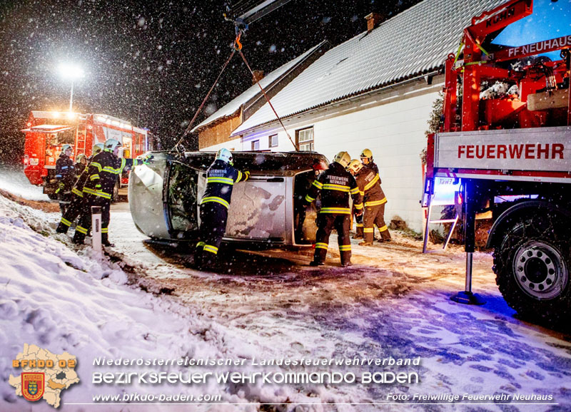 20241209_Verkehrsunfall bei Schneefall in Schwarzensee Fotos: OBI Torsten Hellmig, SB Petra Zakovsky, BM Brigitte Fischer FF Neuhaus 20241209_Verkehrsunfall bei Schneefall in Schwarzensee Fotos: OBI Torsten Hellmig, SB Petra Zakovsky, BM Brigitte Fischer FF Neuhaus