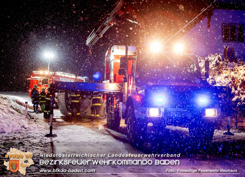 20241209_Verkehrsunfall bei Schneefall in Schwarzensee Fotos: OBI Torsten Hellmig, SB Petra Zakovsky, BM Brigitte Fischer FF Neuhaus 20241209_Verkehrsunfall bei Schneefall in Schwarzensee Fotos: OBI Torsten Hellmig, SB Petra Zakovsky, BM Brigitte Fischer FF Neuhaus