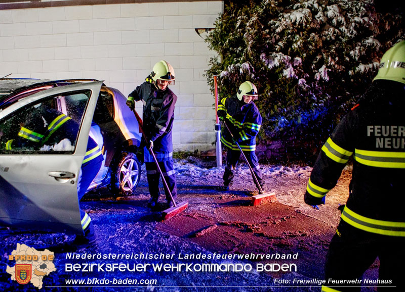20241209_Verkehrsunfall bei Schneefall in Schwarzensee Fotos: OBI Torsten Hellmig, SB Petra Zakovsky, BM Brigitte Fischer FF Neuhaus 20241209_Verkehrsunfall bei Schneefall in Schwarzensee Fotos: OBI Torsten Hellmig, SB Petra Zakovsky, BM Brigitte Fischer FF Neuhaus