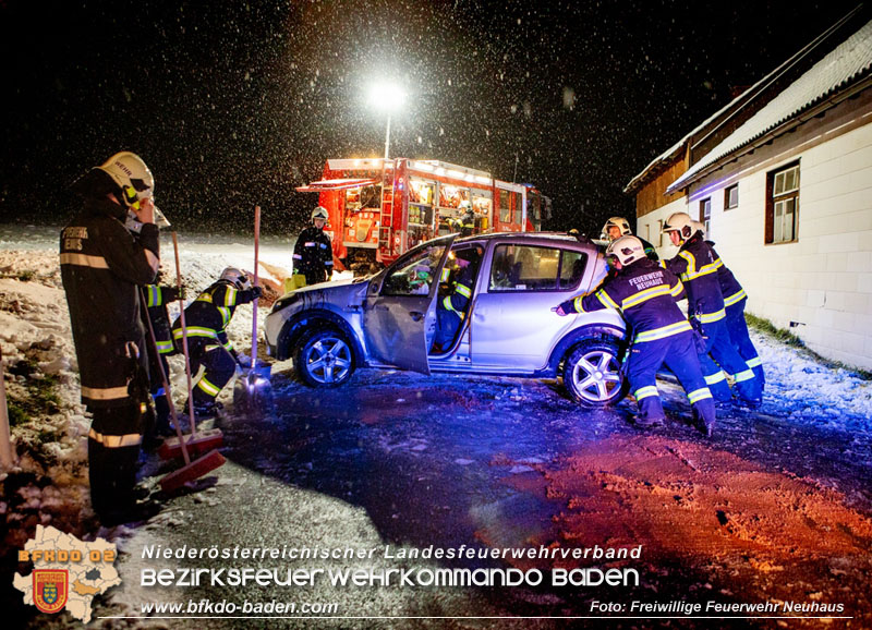 20241209_Verkehrsunfall bei Schneefall in Schwarzensee  Fotos: OBI Torsten Hellmig, SB Petra Zakovsky, BM Brigitte Fischer FF Neuhaus