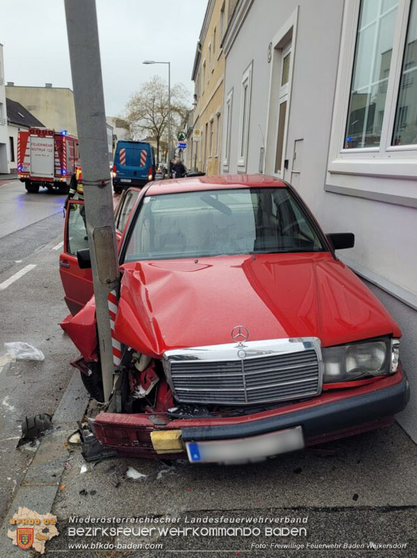 20241210_Verkehrsunfall mit Personenbefreiung nach medizinischem Notfall  Foto: Freiwillige Feuerwehr Baden Weikersdorf
