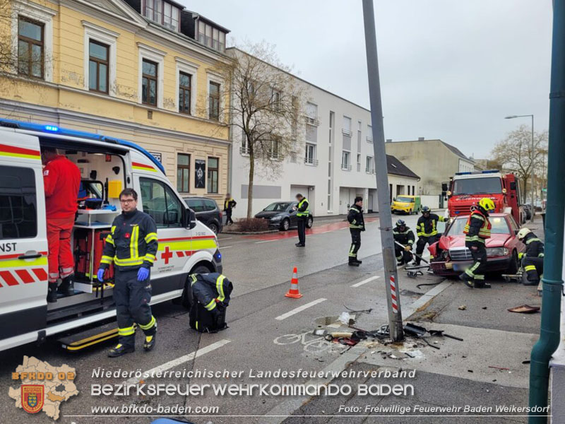 20241210_Verkehrsunfall mit Personenbefreiung nach medizinischem Notfall  Foto: Freiwillige Feuerwehr Baden Weikersdorf