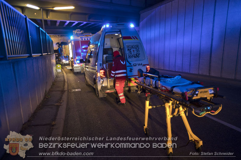 20241212_Eine eingeklemmte Person nach Verkehrsunfall in Bad Vöslau   Foto: Stefan Schneider BFKDO BADEN  