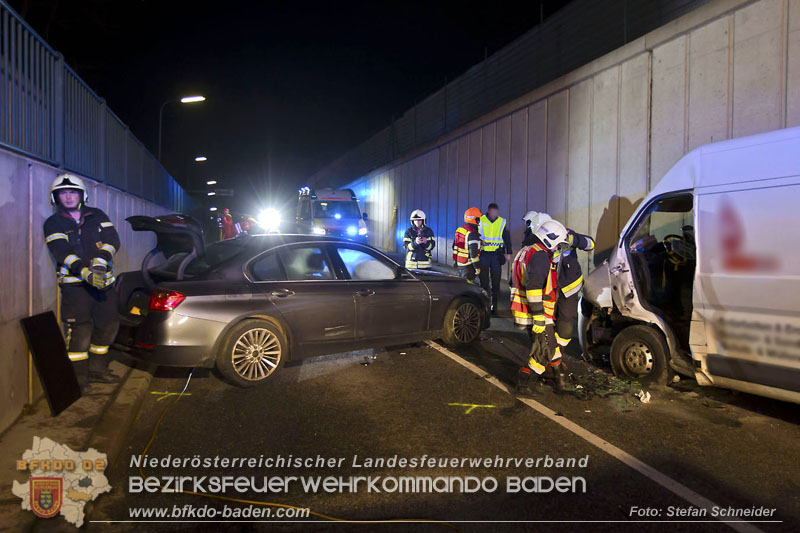 20241212_Eine eingeklemmte Person nach Verkehrsunfall in Bad Vöslau   Foto: Stefan Schneider BFKDO BADEN  