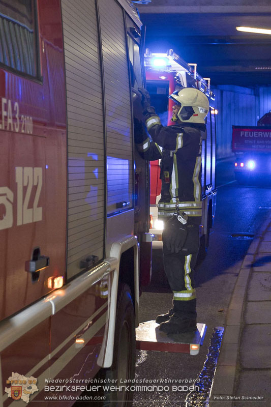 20241212_Eine eingeklemmte Person nach Verkehrsunfall in Bad Vöslau   Foto: Stefan Schneider BFKDO BADEN  