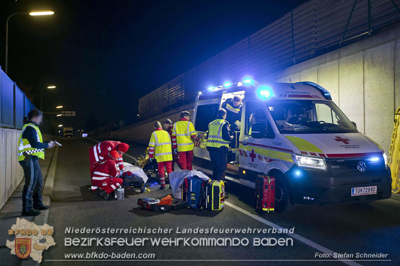 20241212_Eine eingeklemmte Person nach Verkehrsunfall in Bad Vöslau   Foto: Stefan Schneider BFKDO BADEN  