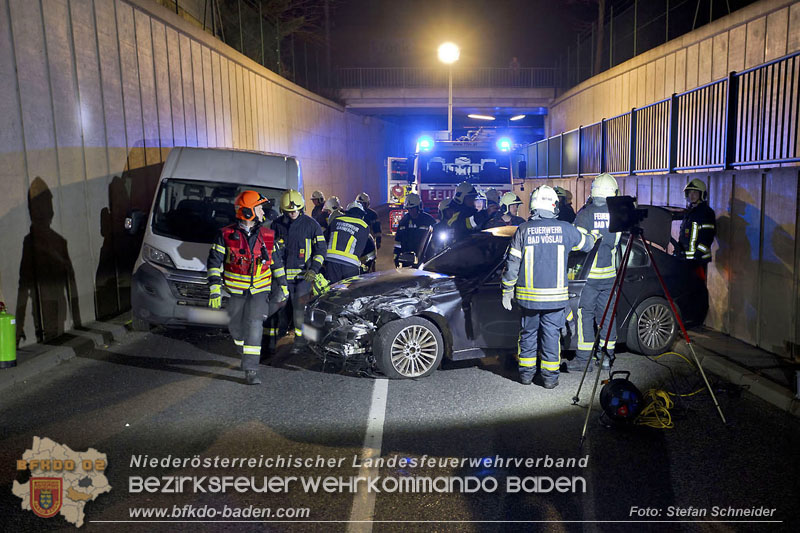 20241212_Eine eingeklemmte Person nach Verkehrsunfall in Bad Vöslau   Foto: Stefan Schneider BFKDO BADEN  