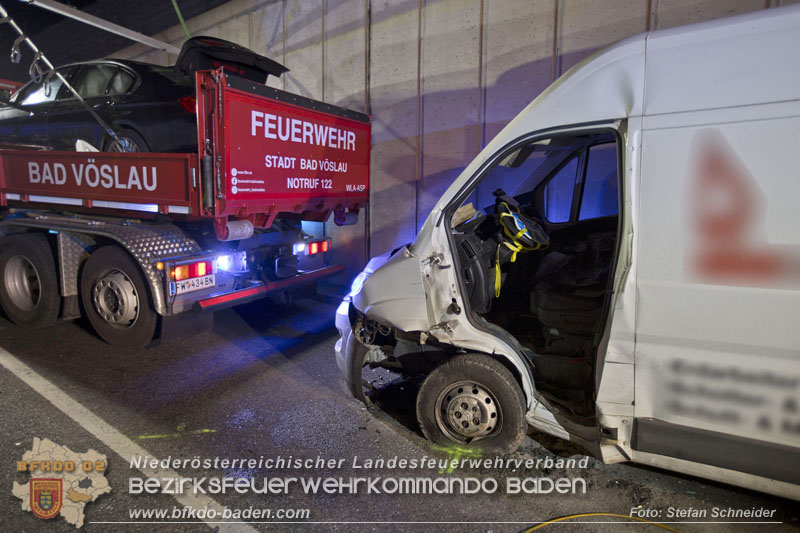 20241212_Eine eingeklemmte Person nach Verkehrsunfall in Bad Vöslau   Foto: Stefan Schneider BFKDO BADEN  