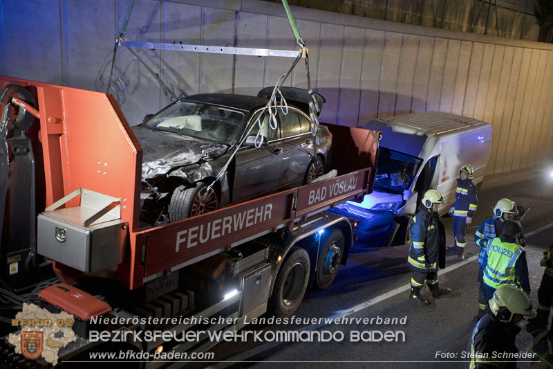 20241212_Eine eingeklemmte Person nach Verkehrsunfall in Bad Vöslau   Foto: Stefan Schneider BFKDO BADEN  