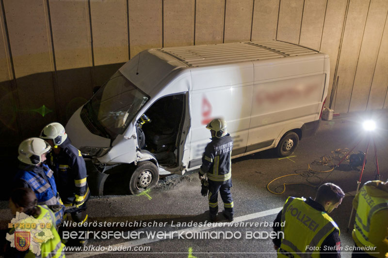 20241212_Eine eingeklemmte Person nach Verkehrsunfall in Bad Vöslau   Foto: Stefan Schneider BFKDO BADEN  