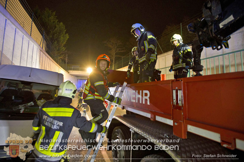 20241212_Eine eingeklemmte Person nach Verkehrsunfall in Bad Vöslau   Foto: Stefan Schneider BFKDO BADEN  
