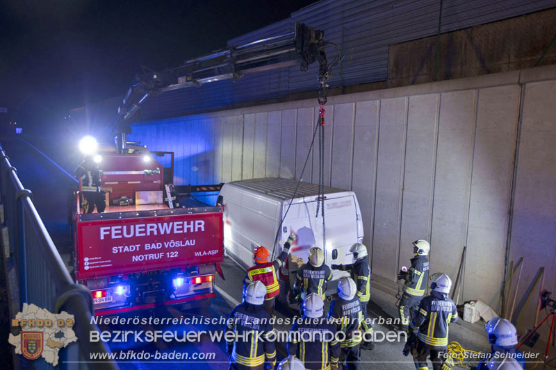 20241212_Eine eingeklemmte Person nach Verkehrsunfall in Bad Vöslau   Foto: Stefan Schneider BFKDO BADEN  